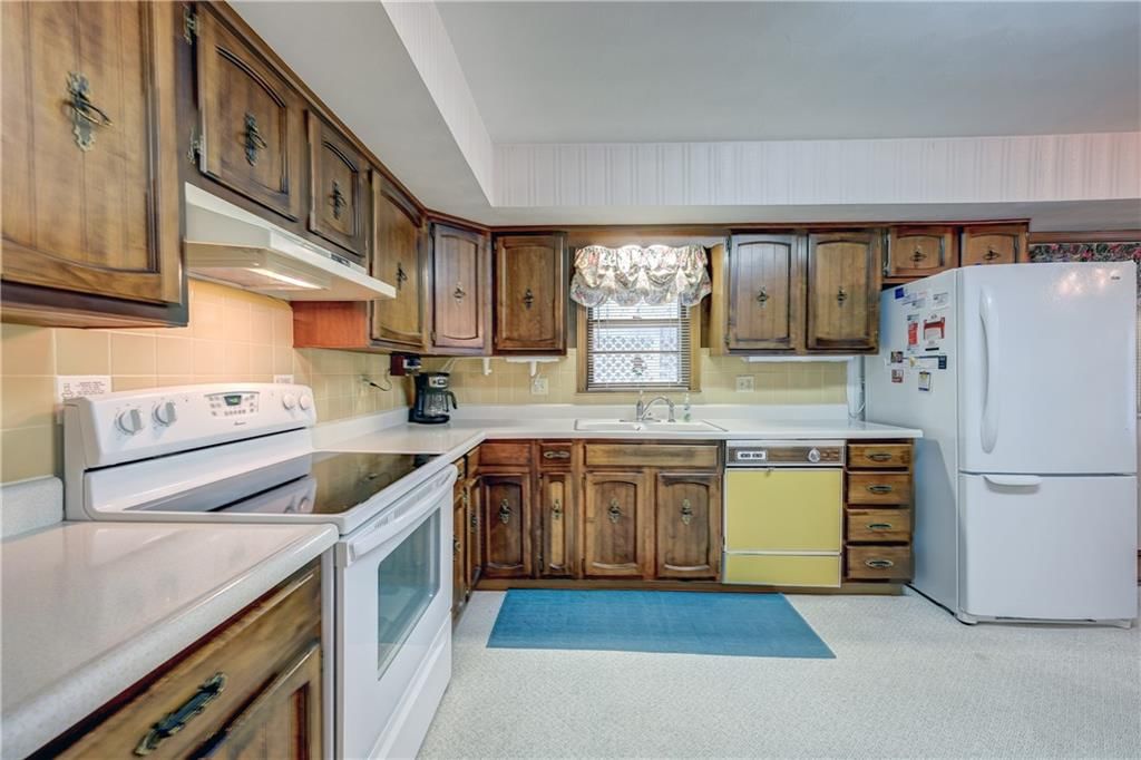 Photo 9 of 24 - 8818 Crescent Avenue