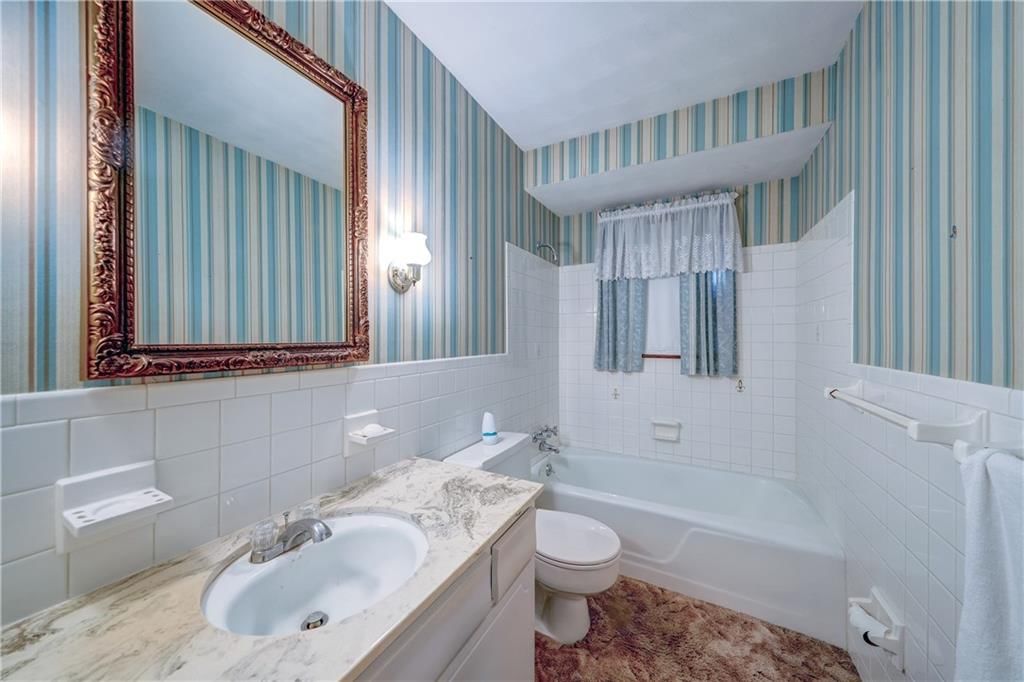 Photo 13 of 24 - 8818 Crescent Avenue