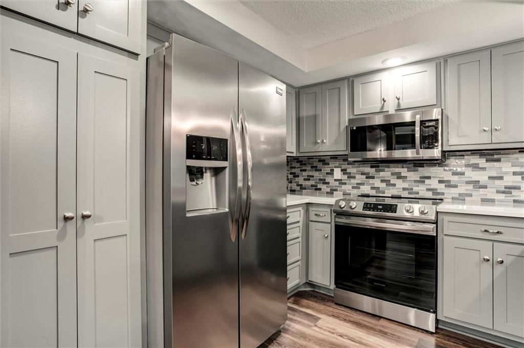 10734 Glenwood Street — photo 8