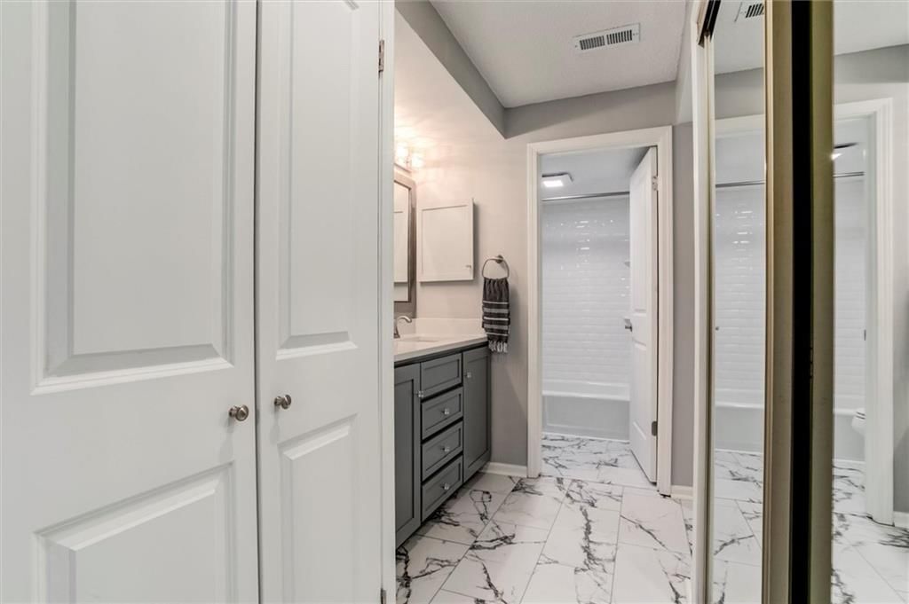 10734 Glenwood Street — photo 17