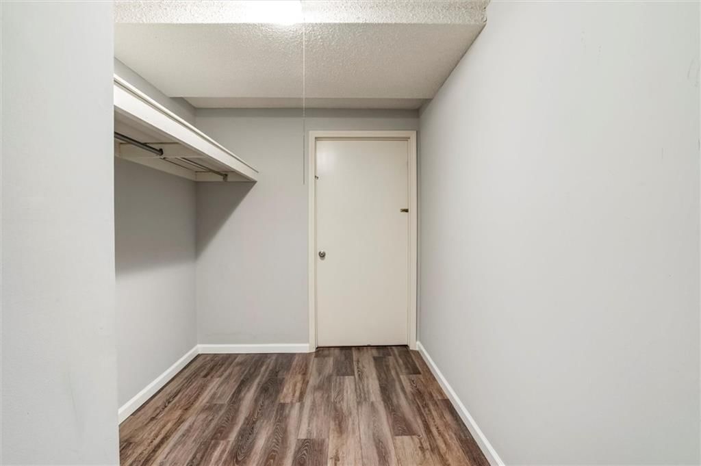 10734 Glenwood Street — photo 20