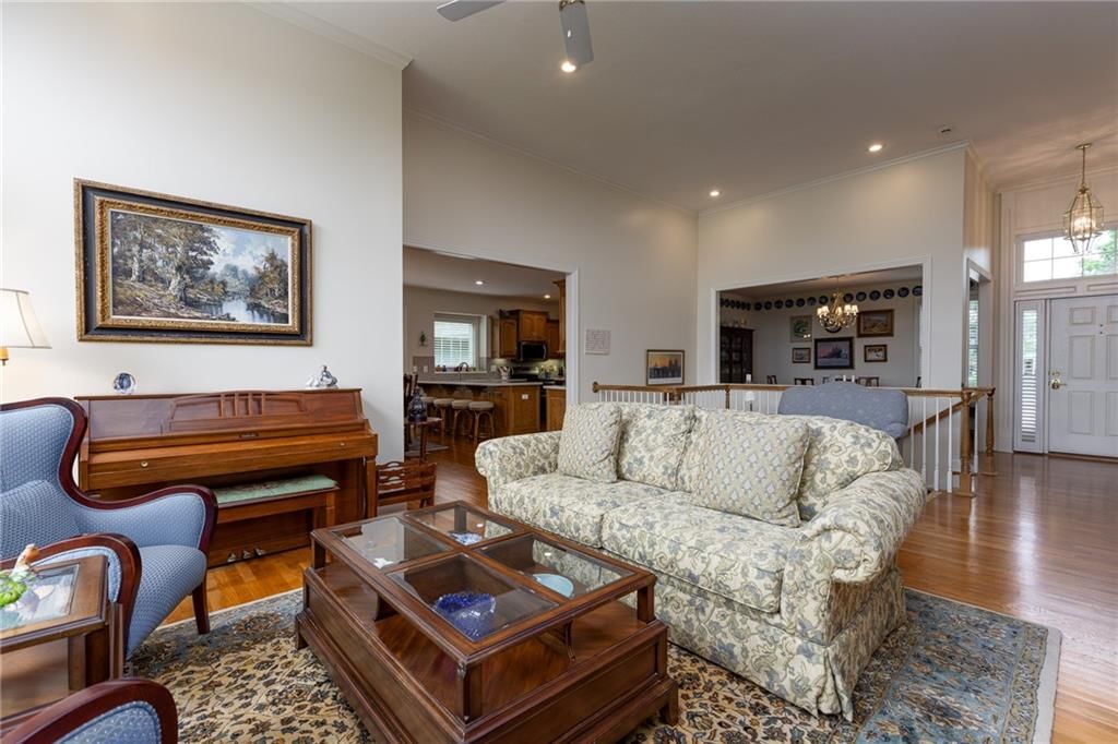 2832 S Woodbury Drive — photo 5
