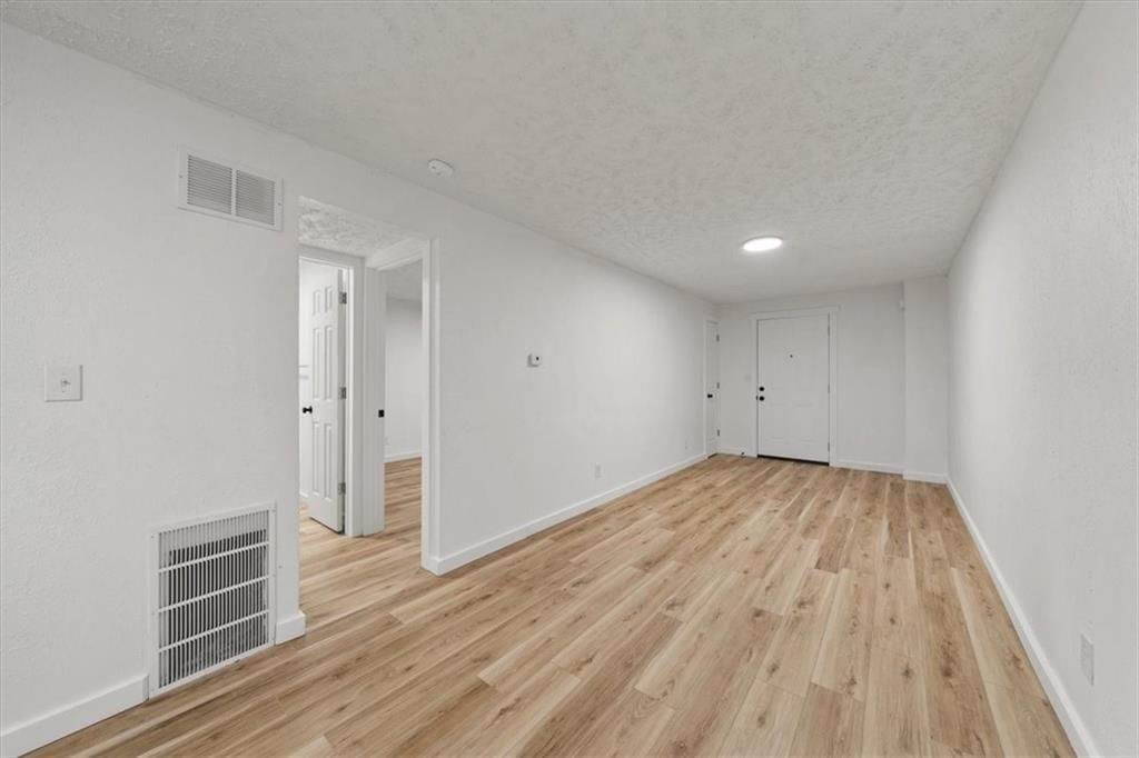 1003 Twin Oaks Terrace — photo 4