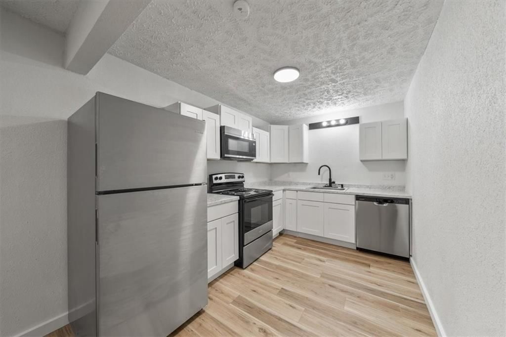2200 Mission Road — photo 10