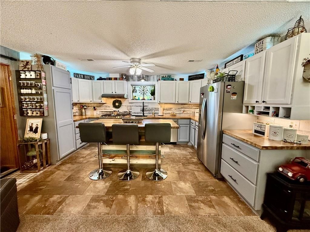 Photo 7 of 22 - 140 Lindberg Drive