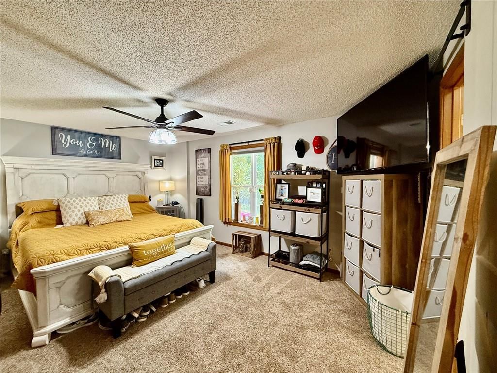 Photo 11 of 22 - 140 Lindberg Drive