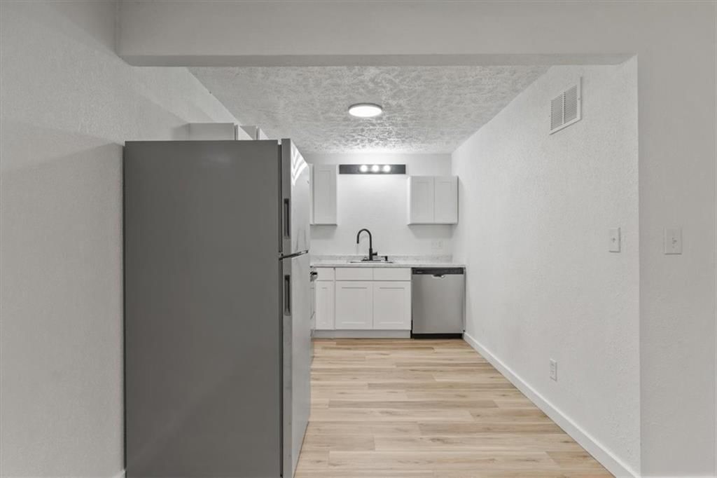 904 Twin Oaks Terrace — photo 8