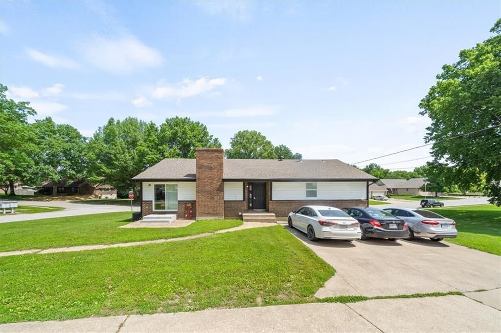 2203 Twin Oaks Drive — photo 2