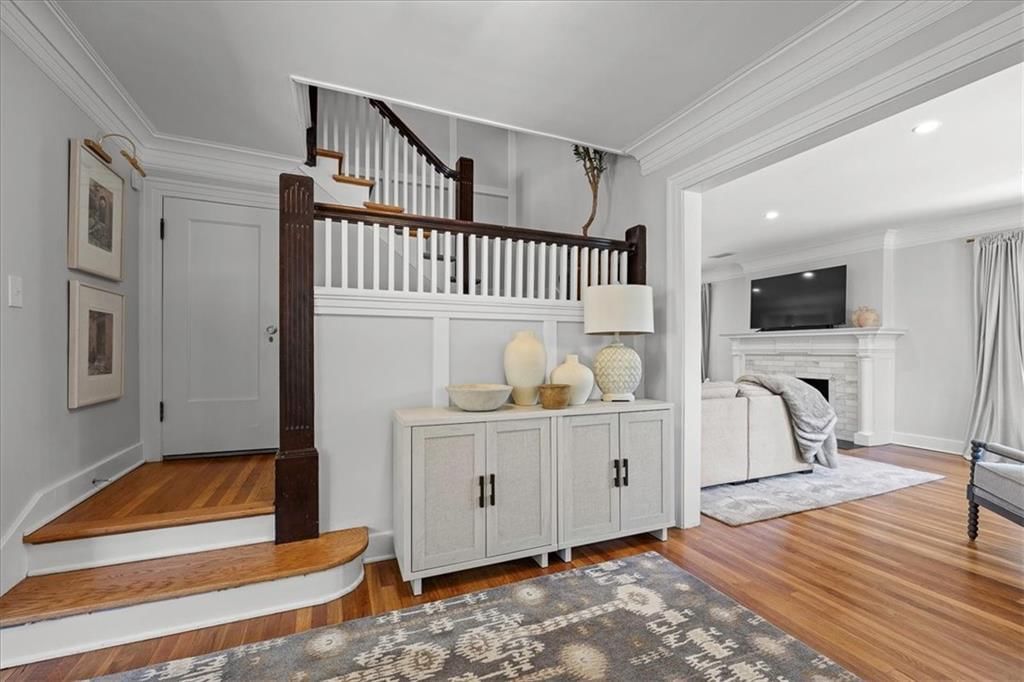 Photo 3 of 26 - 636 W 61st Street