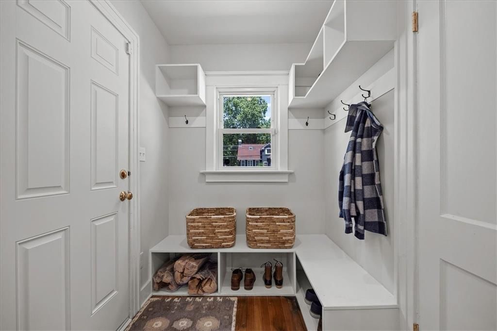 Photo 6 of 26 - 636 W 61st Street