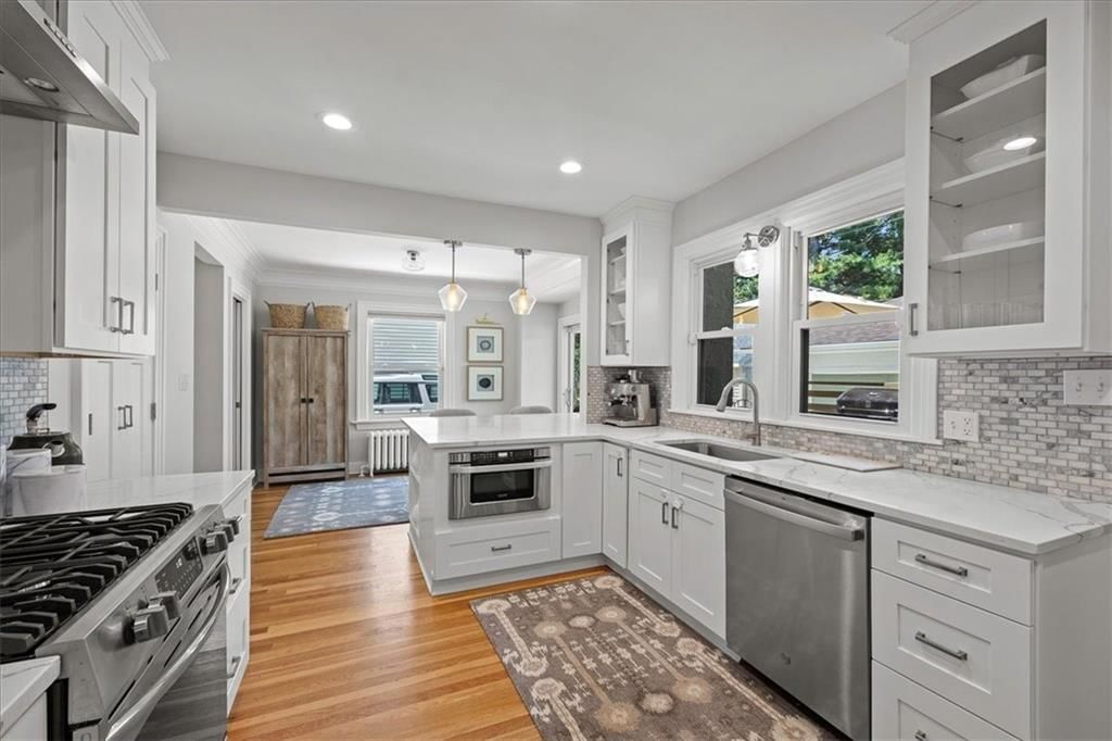 Photo 9 of 26 - 636 W 61st Street