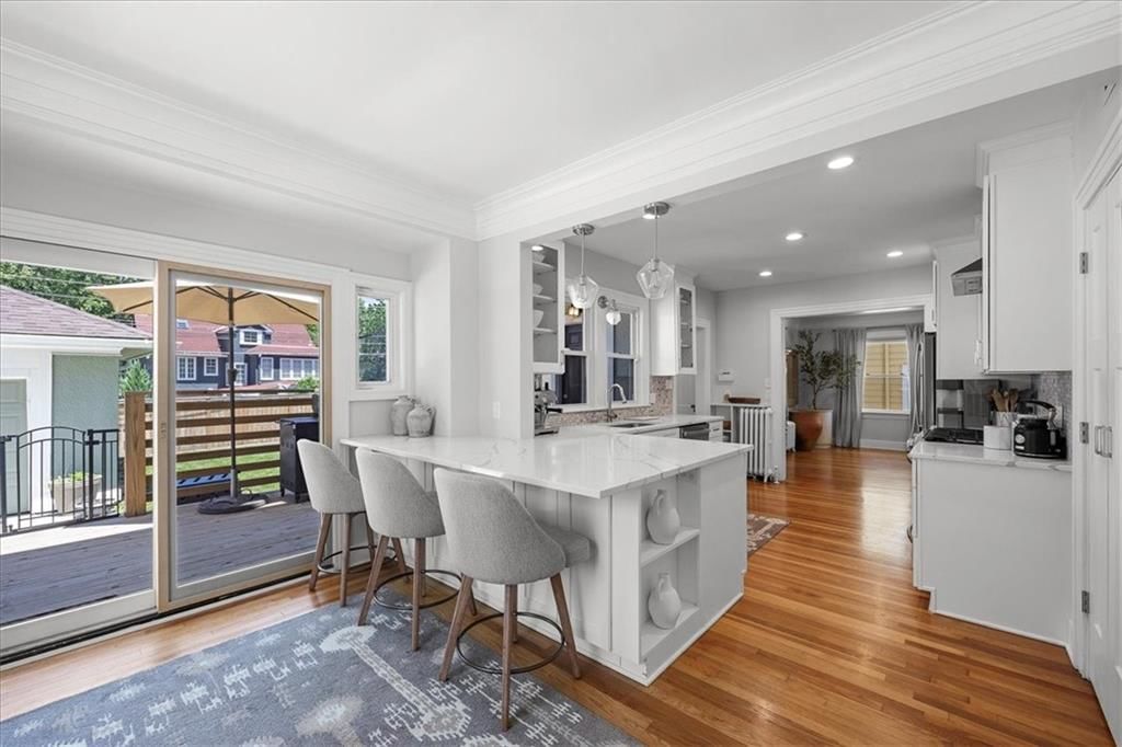 Photo 10 of 26 - 636 W 61st Street