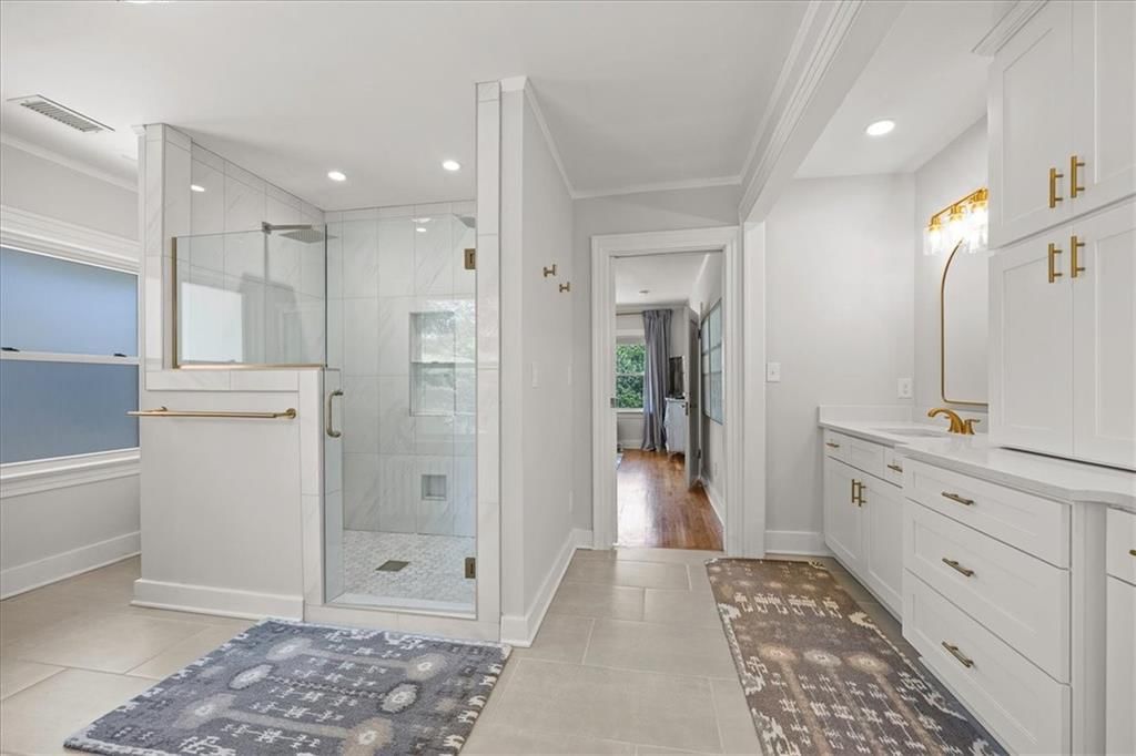Photo 15 of 26 - 636 W 61st Street