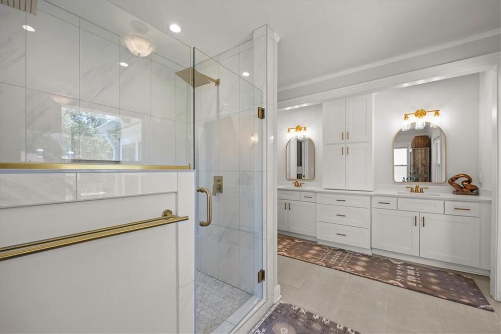 Photo 16 of 26 - 636 W 61st Street