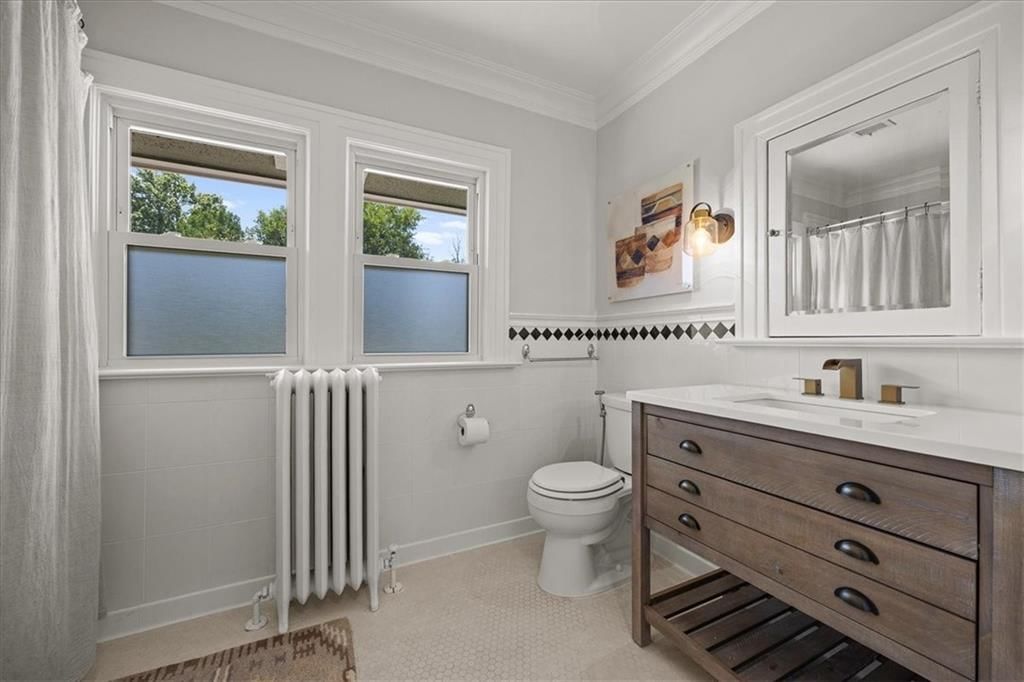 Photo 20 of 26 - 636 W 61st Street