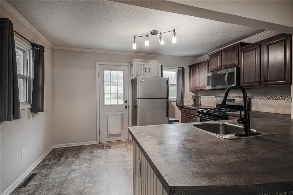 644 Thornton Street — photo 3