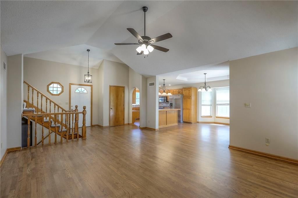 Photo 7 of 34 - 1733 NE Ridgeview Drive