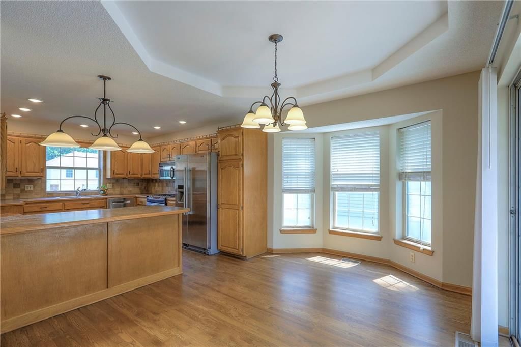 Photo 10 of 34 - 1733 NE Ridgeview Drive