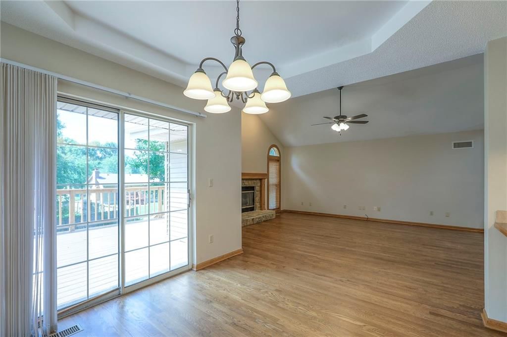Photo 11 of 34 - 1733 NE Ridgeview Drive