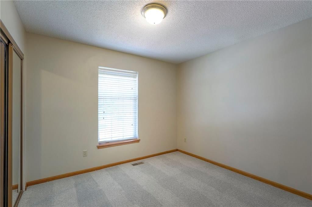 Photo 17 of 34 - 1733 NE Ridgeview Drive