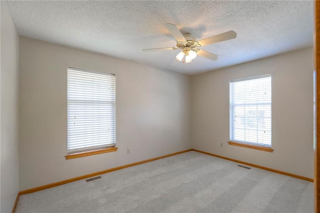Photo 18 of 34 - 1733 NE Ridgeview Drive