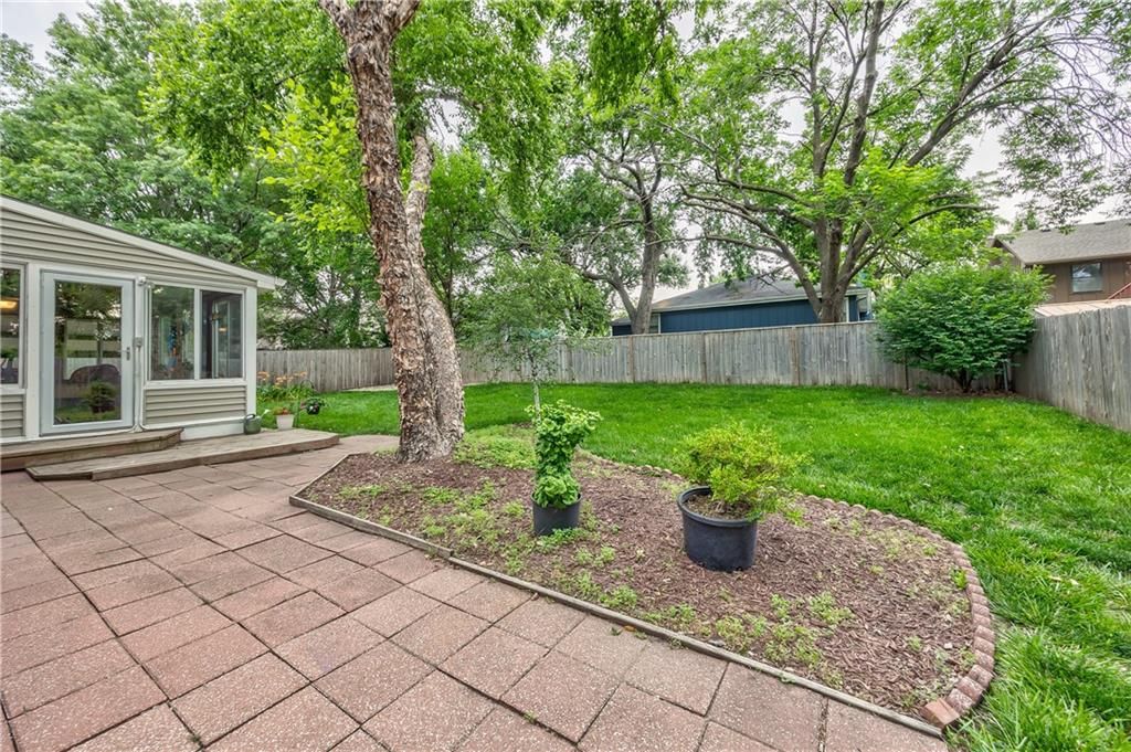 15118 W 83rd Street — photo 32