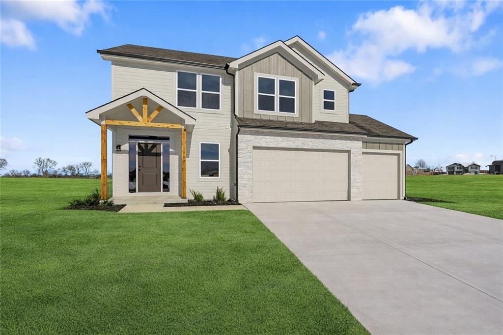 1502 SW Meadowlark Court, Oak Grove, MO