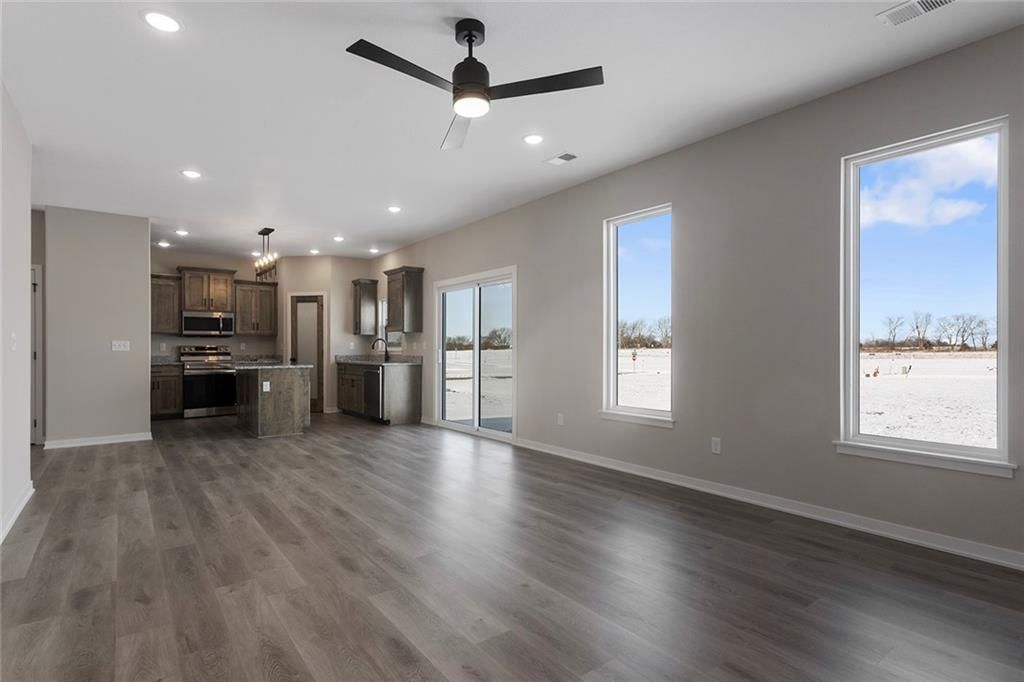 1502 SW Meadowlark Court — photo 9