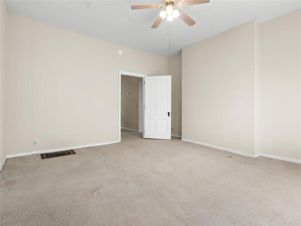 Photo 5 of 12 - 2703 Olive Street