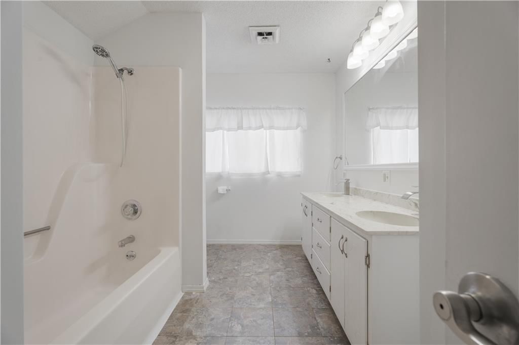 704 Lincoln Street — photo 21