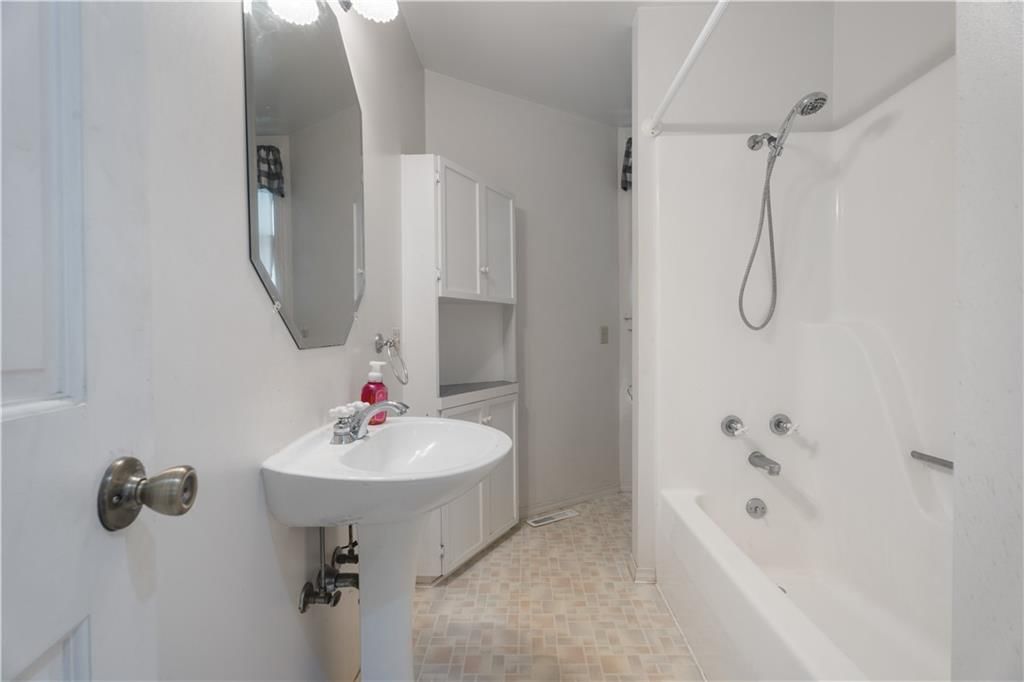 704 Lincoln Street — photo 32