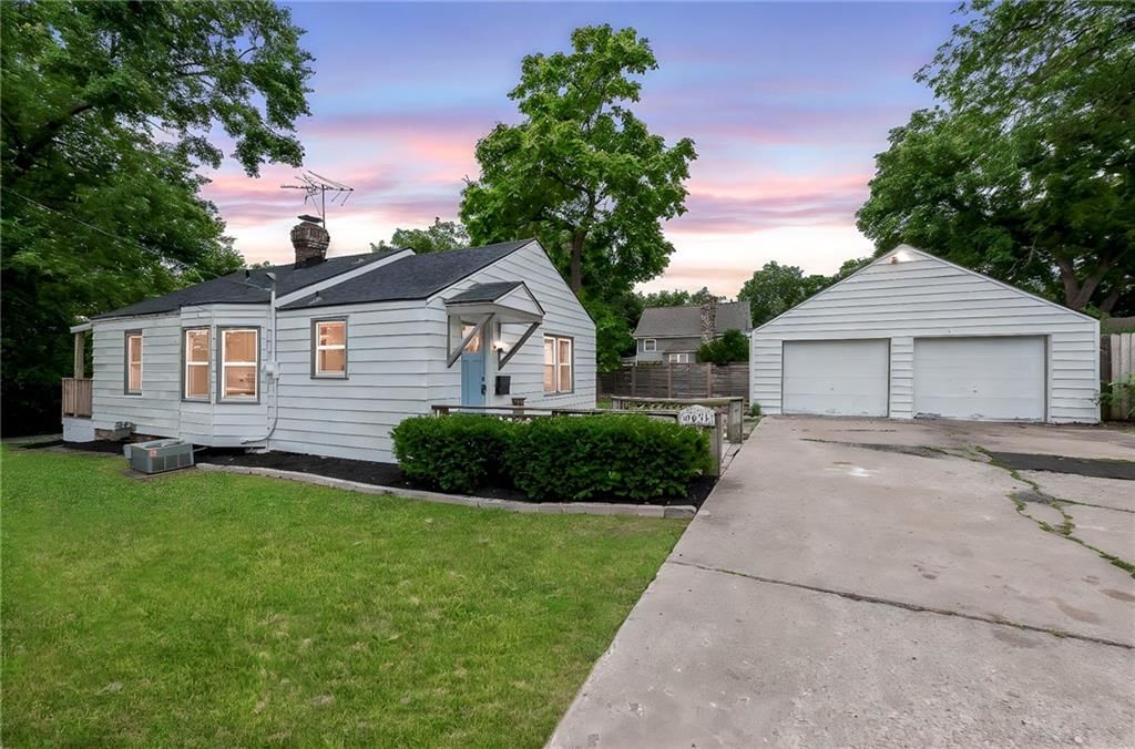 9521 W 60th Street — photo 2