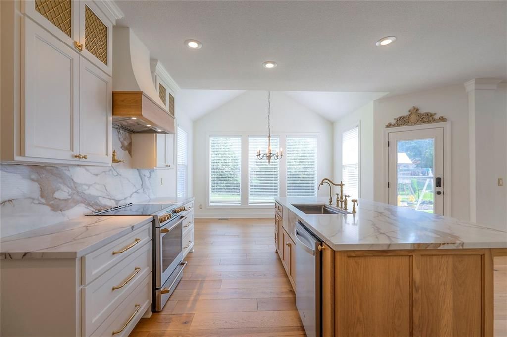 Photo 5 of 32 - 2300 NE 109th Street