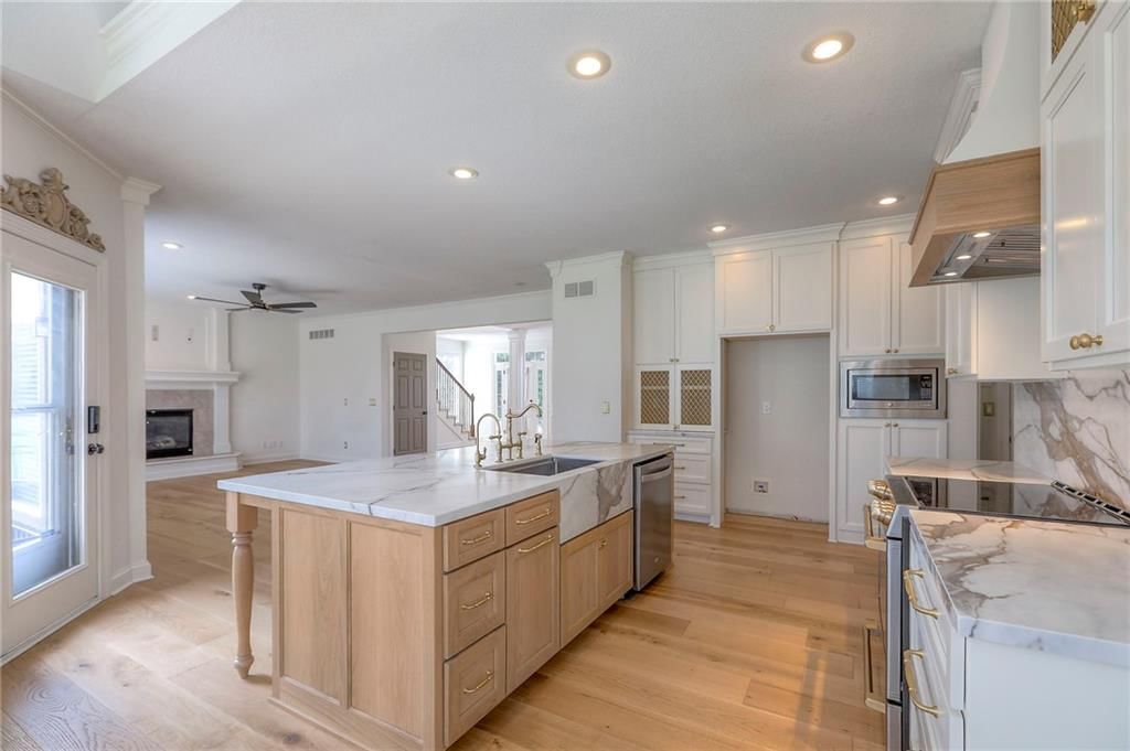 Photo 6 of 32 - 2300 NE 109th Street