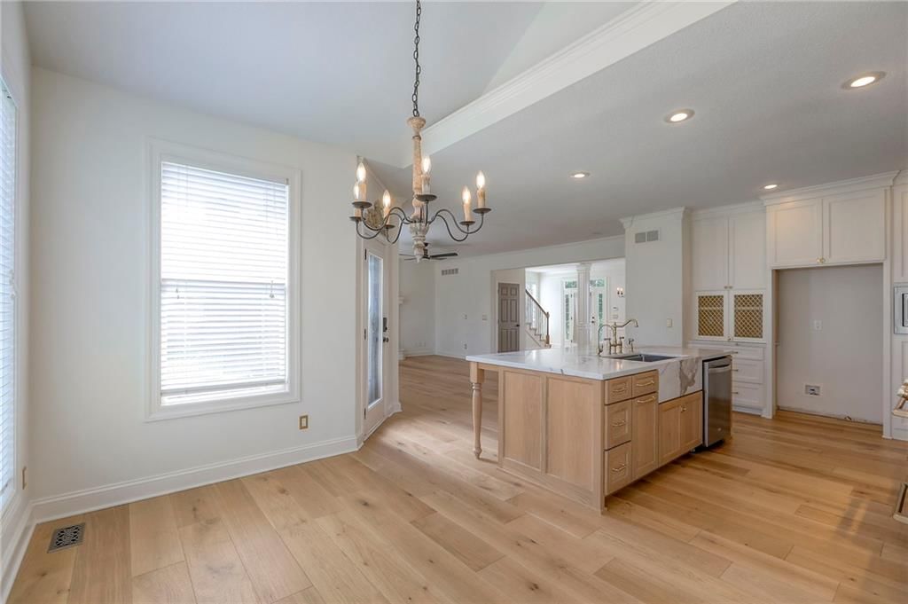 Photo 8 of 32 - 2300 NE 109th Street