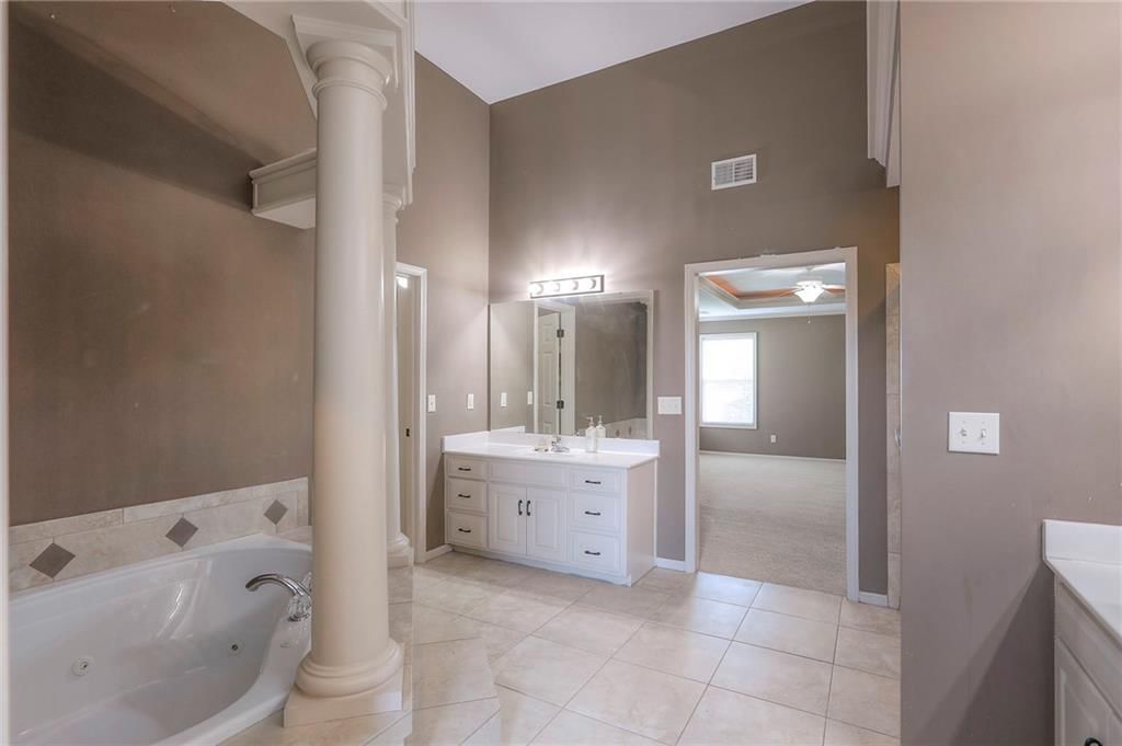 Photo 23 of 32 - 2300 NE 109th Street