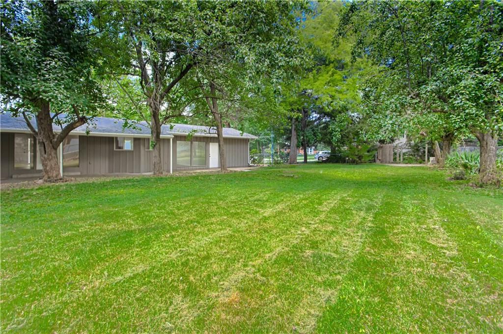 Photo 31 of 35 - 931 NW Valley Lane