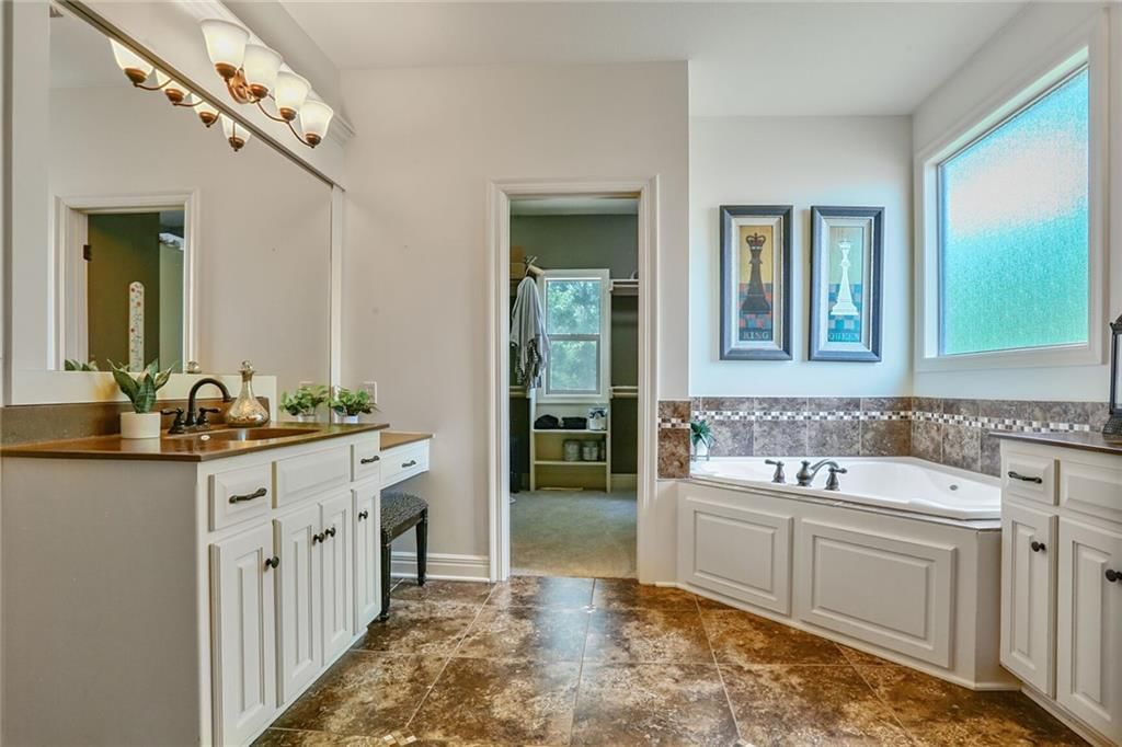 Photo 18 of 37 - 20866 W 114th Place