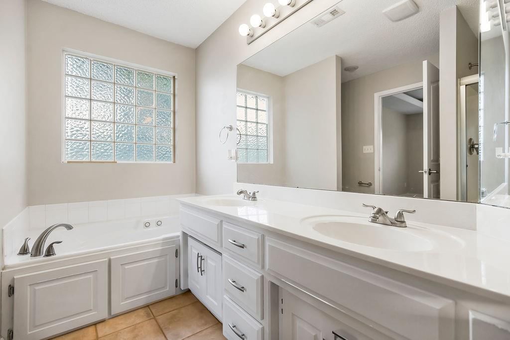 1129 SW Georgetown Drive — photo 18