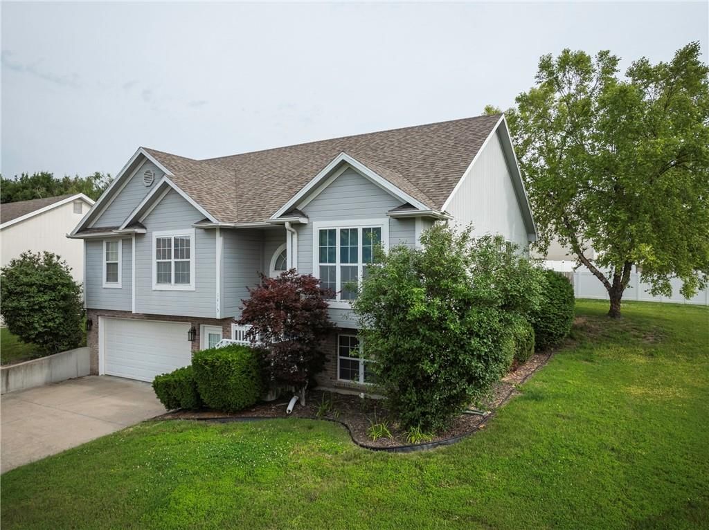 1415 Kimberly Drive, Warrensburg, MO