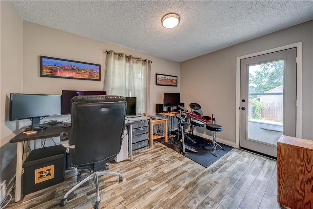 Photo 11 of 18 - 7550 Booth Drive