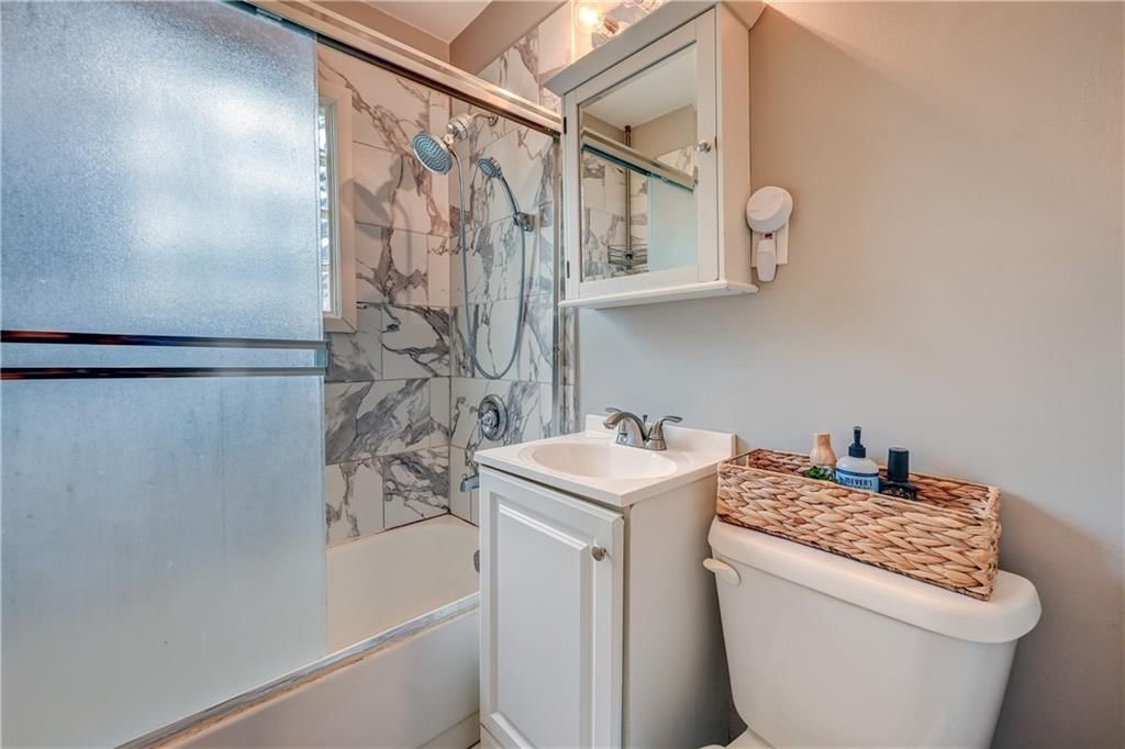 Photo 13 of 18 - 7550 Booth Drive