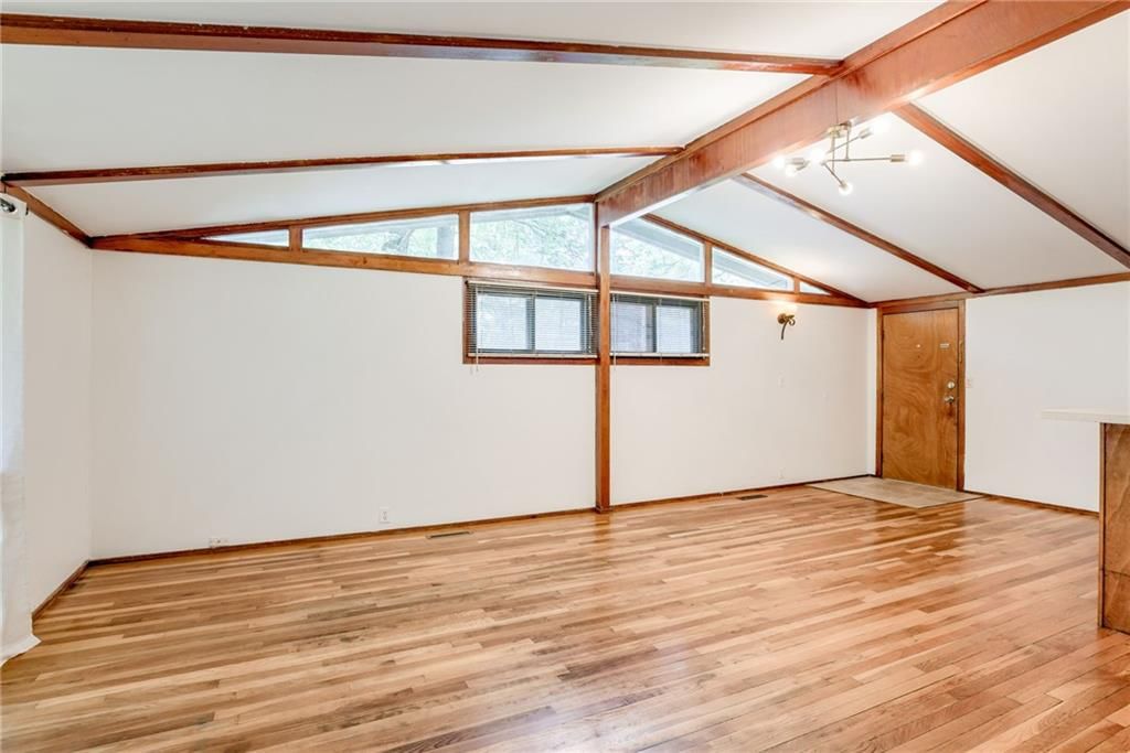 Photo 5 of 27 - 4400 N BRIGHTON Avenue