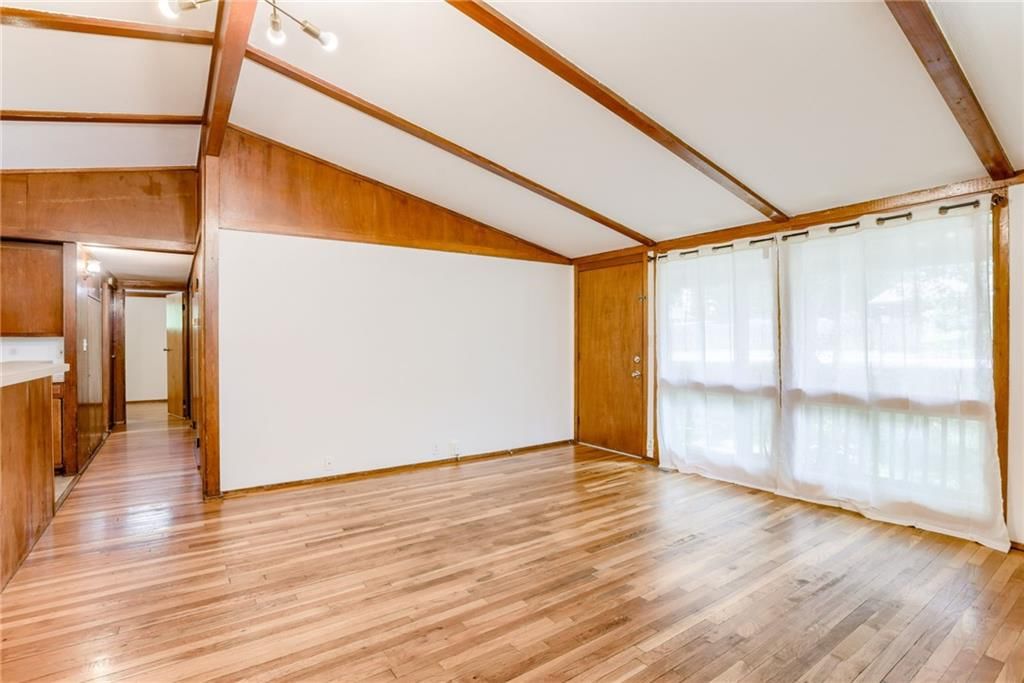 Photo 7 of 27 - 4400 N BRIGHTON Avenue
