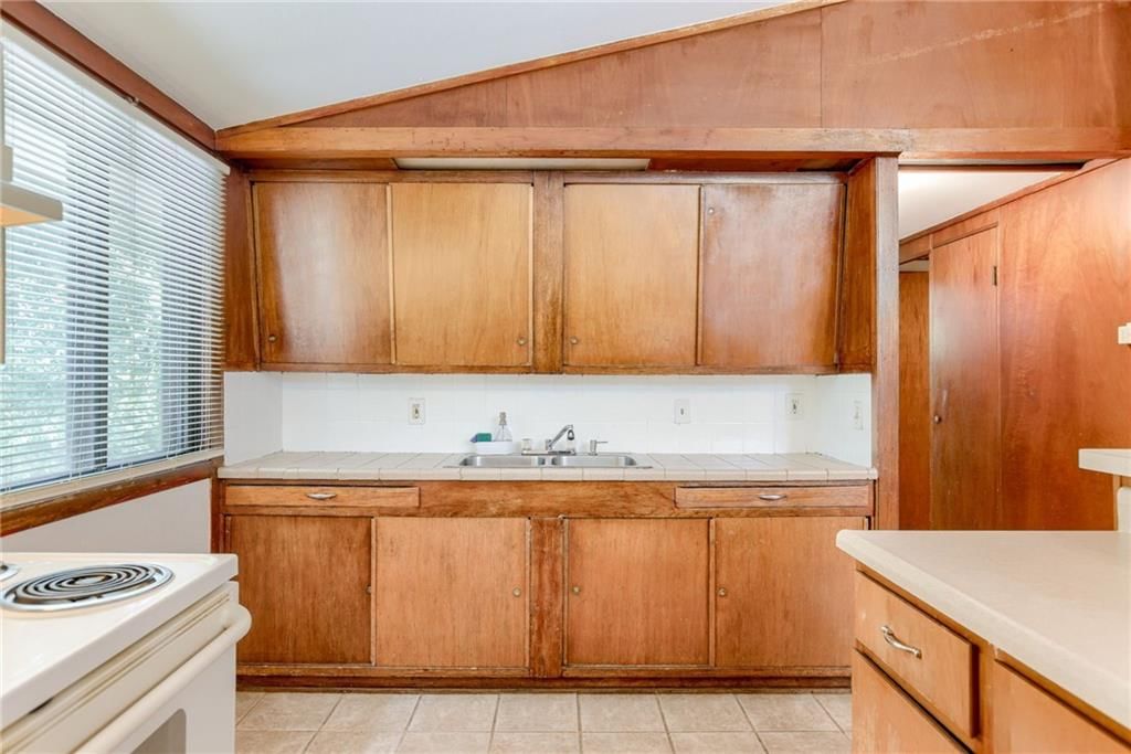Photo 9 of 27 - 4400 N BRIGHTON Avenue