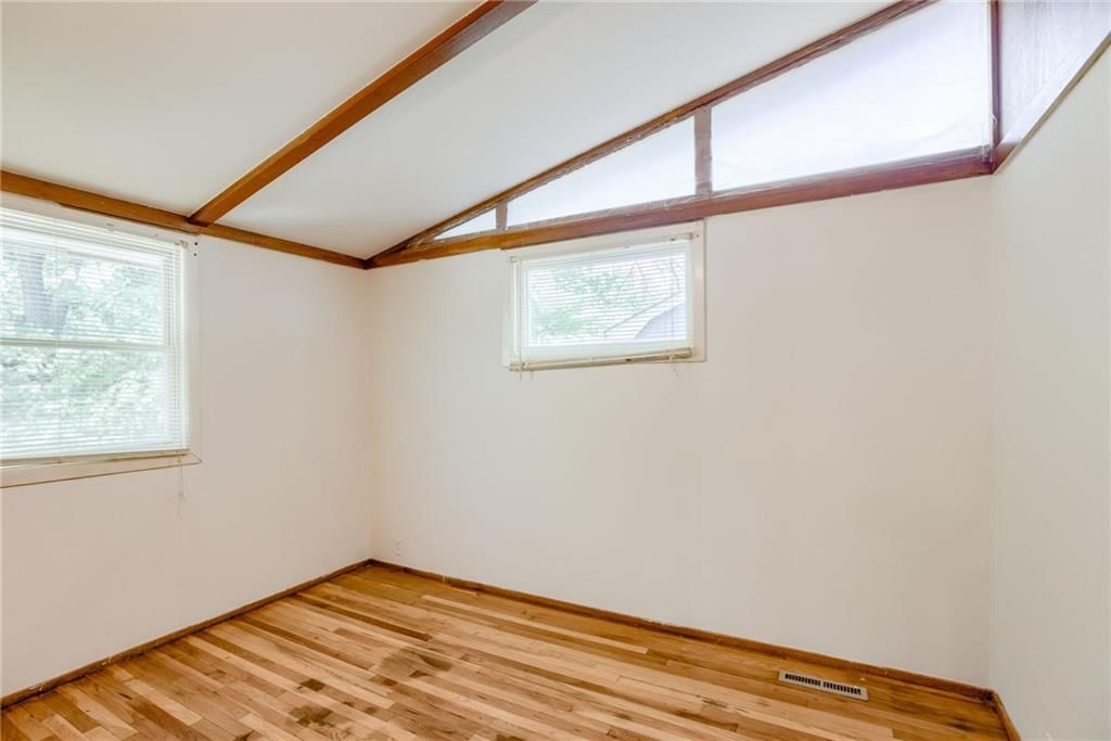 Photo 16 of 27 - 4400 N BRIGHTON Avenue
