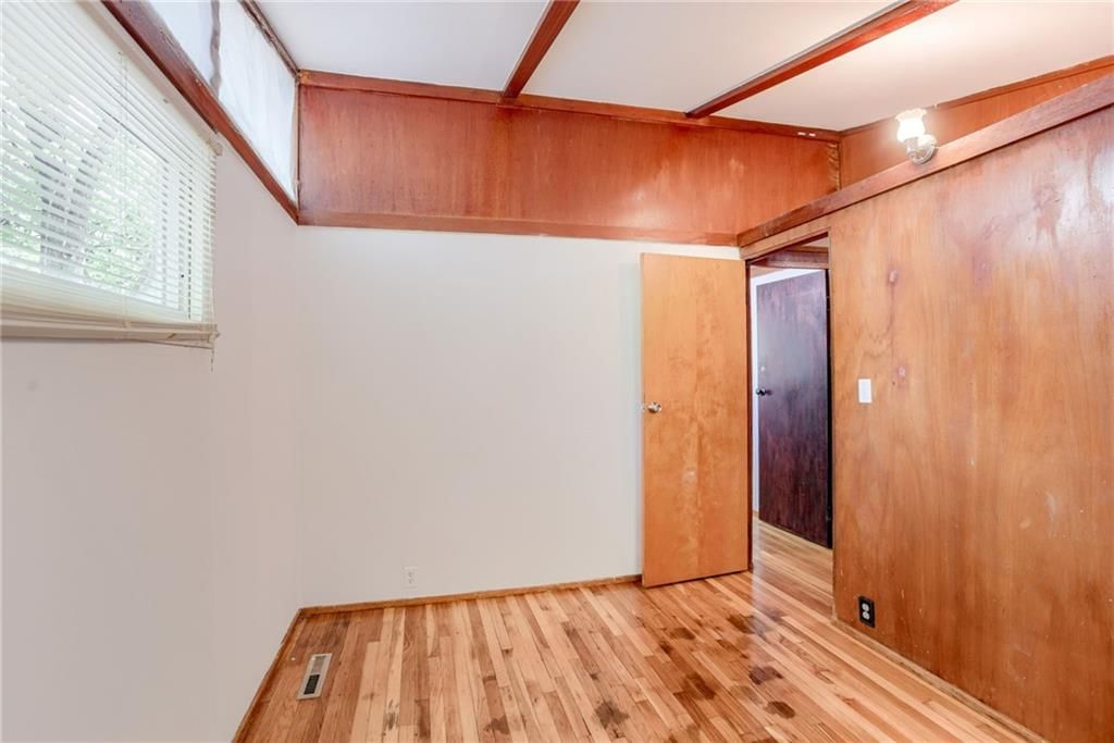 Photo 17 of 27 - 4400 N BRIGHTON Avenue