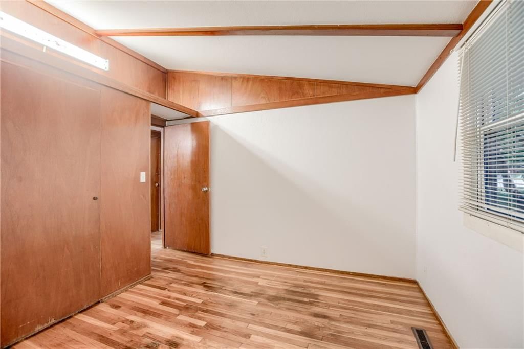 Photo 20 of 27 - 4400 N BRIGHTON Avenue