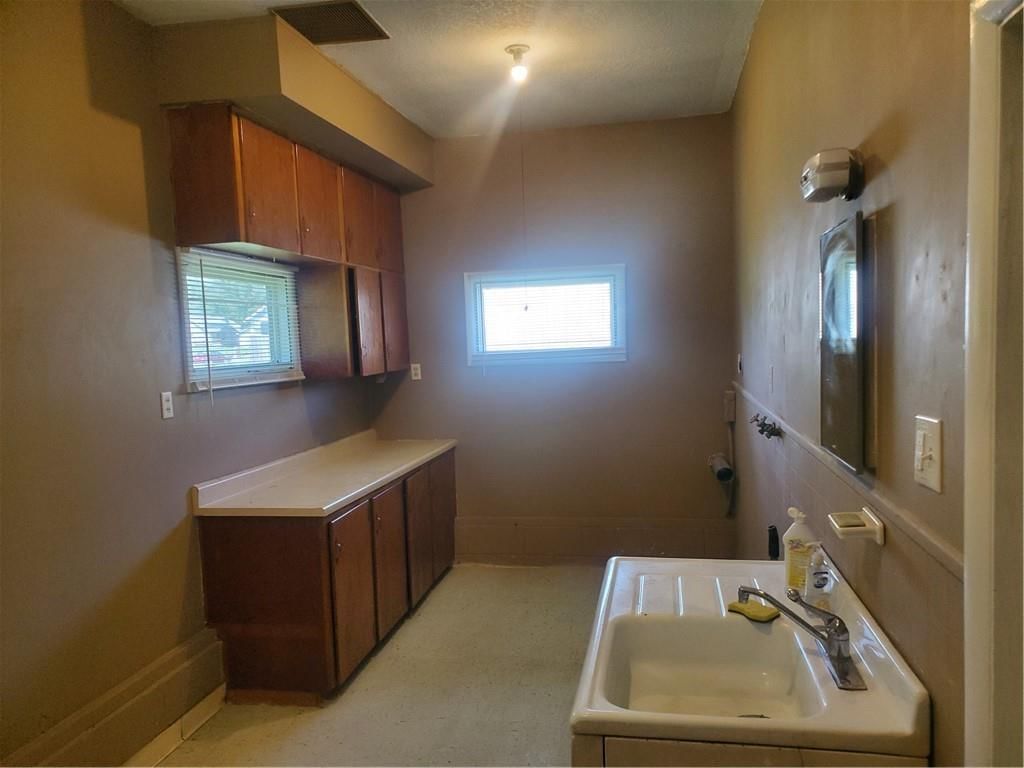 304 Swan Street — photo 18