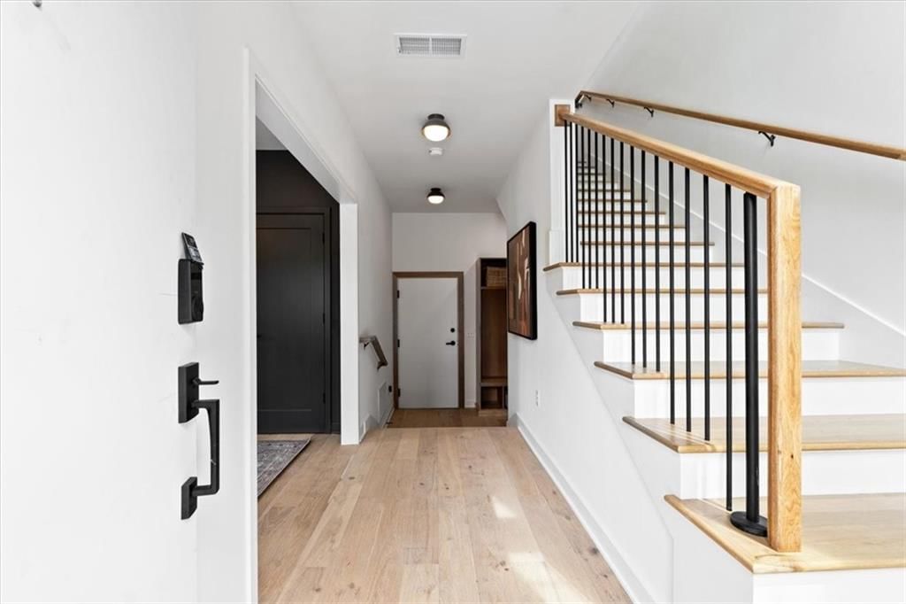 537 E 19th Street — photo 3